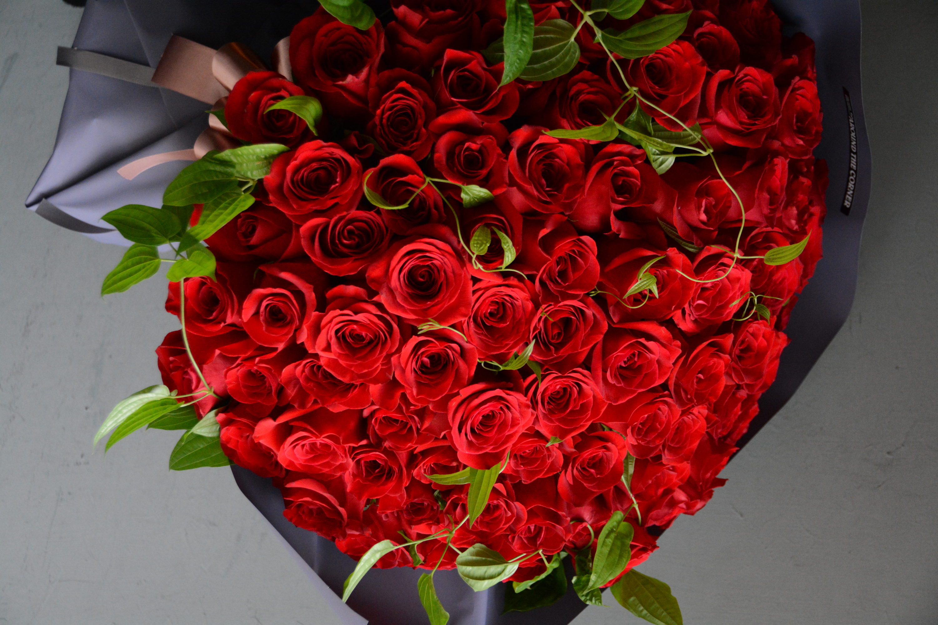 クリスマスを盛り上げるフラワーアイテムをご用意しました。